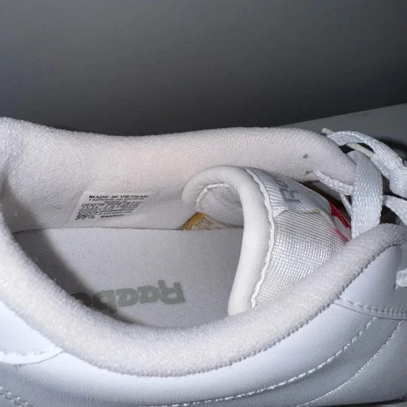 Reebok Classic White Sneakers size 7.5 - Picture 4 of 6